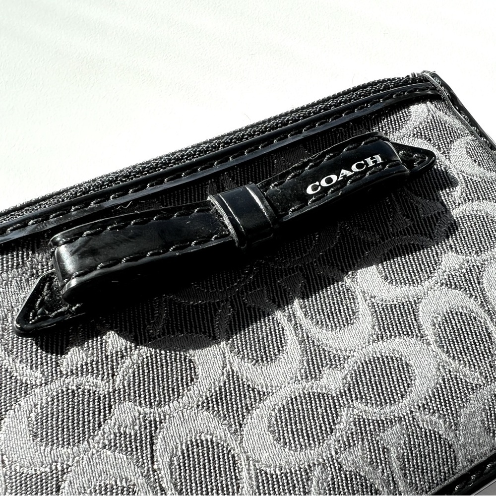 NWOT Coach Black & Silver Signature Leather & Cloth Small Wristlet